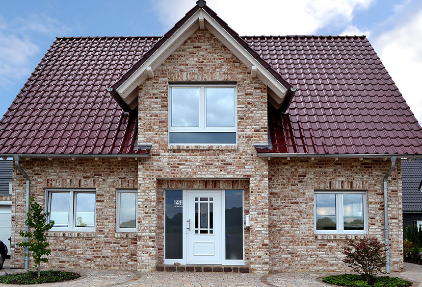 Rodinný dům se střešní krytinou MONZA Trentino