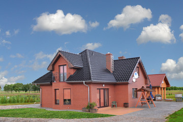 Rodinný dům se střešní krytinou MONZAplus tobago glazura